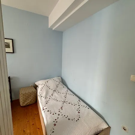 Rezi's Viewpoint - Steps From The Sea *