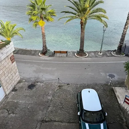 Apartment Rezi's Viewpoint - Steps From The Sea