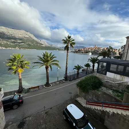 Rezi's Viewpoint - Steps From The Sea Apartmán