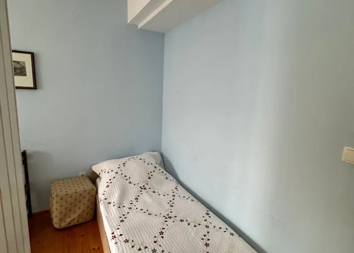 Rezi's Viewpoint - Steps From The Sea *