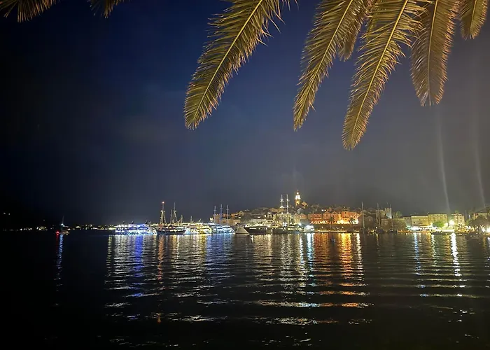 Rezi's Viewpoint - Steps From The Sea شقة