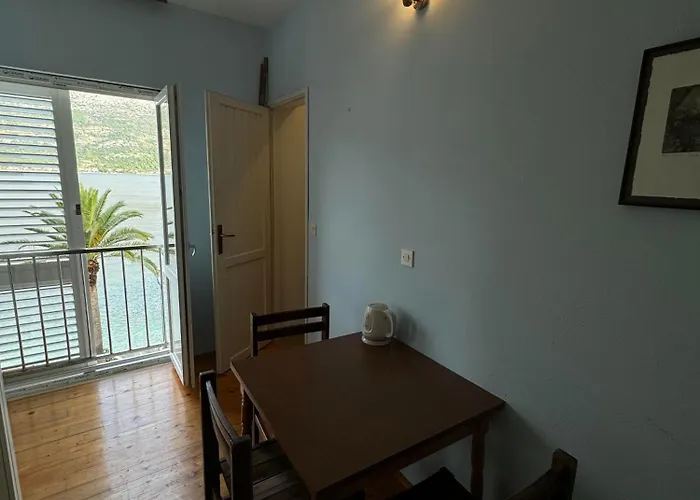 Rezi's Viewpoint - Steps From The Sea كورتْشولا