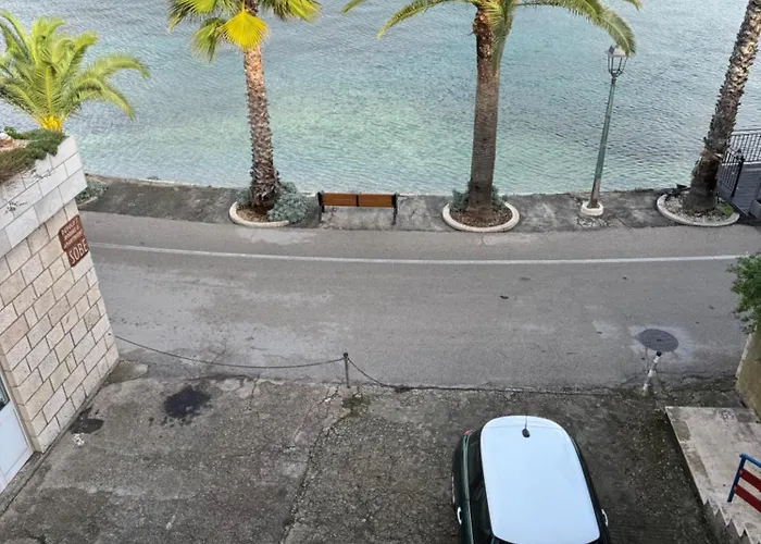 شقة Rezi's Viewpoint - Steps From The Sea