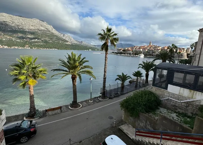 Rezi's Viewpoint - Steps From The Sea شقة