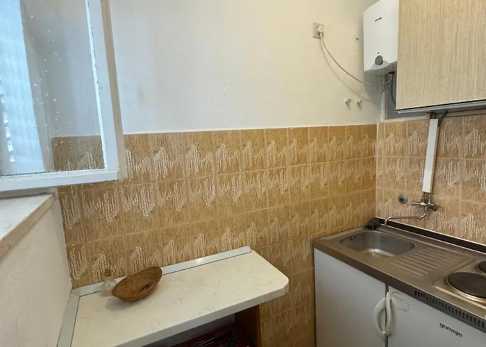 Rezi's Viewpoint - Steps From The Sea شقة